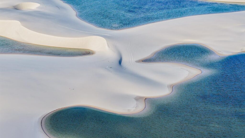 Dunas brancas e lagoas dos Lençóis Maranhenses