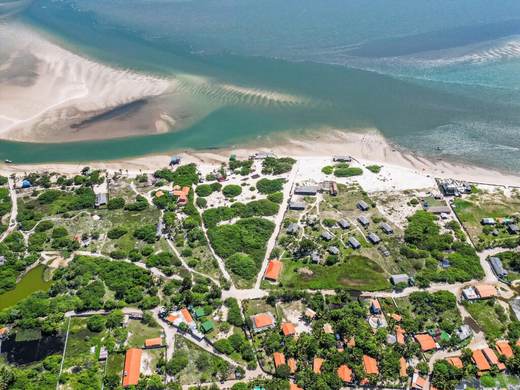Foz do Rio Preguiças em Atins, onde o rio encontra o mar